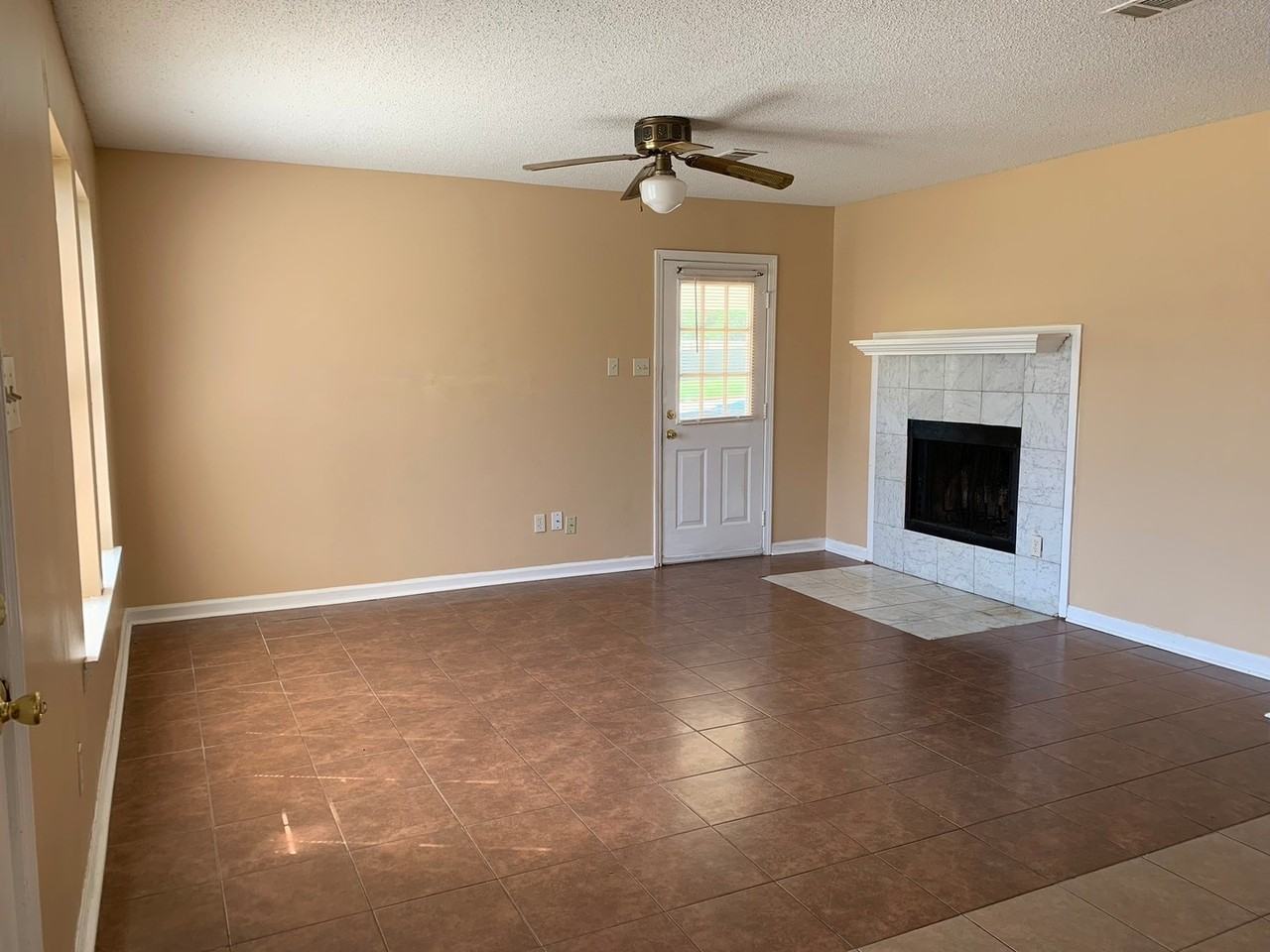 2257 Goldbrier Ln - Photo 4 of 7