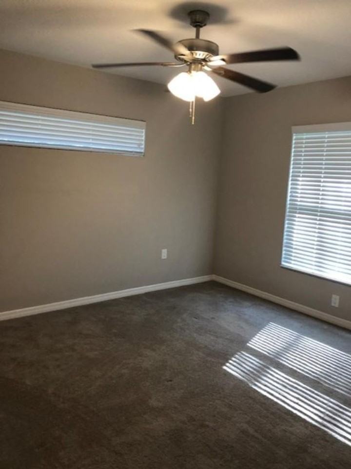 9048 N Travis Dr - Photo 6 of 14