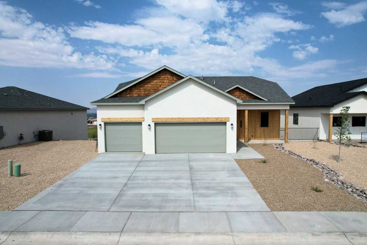 4021 Boardwalk Rd - Photo 3 of 36