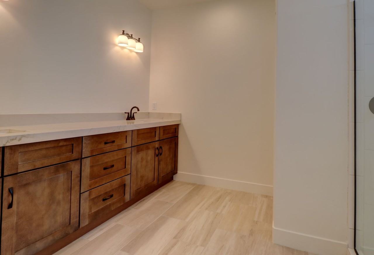 4021 Boardwalk Rd - Photo 7 of 36