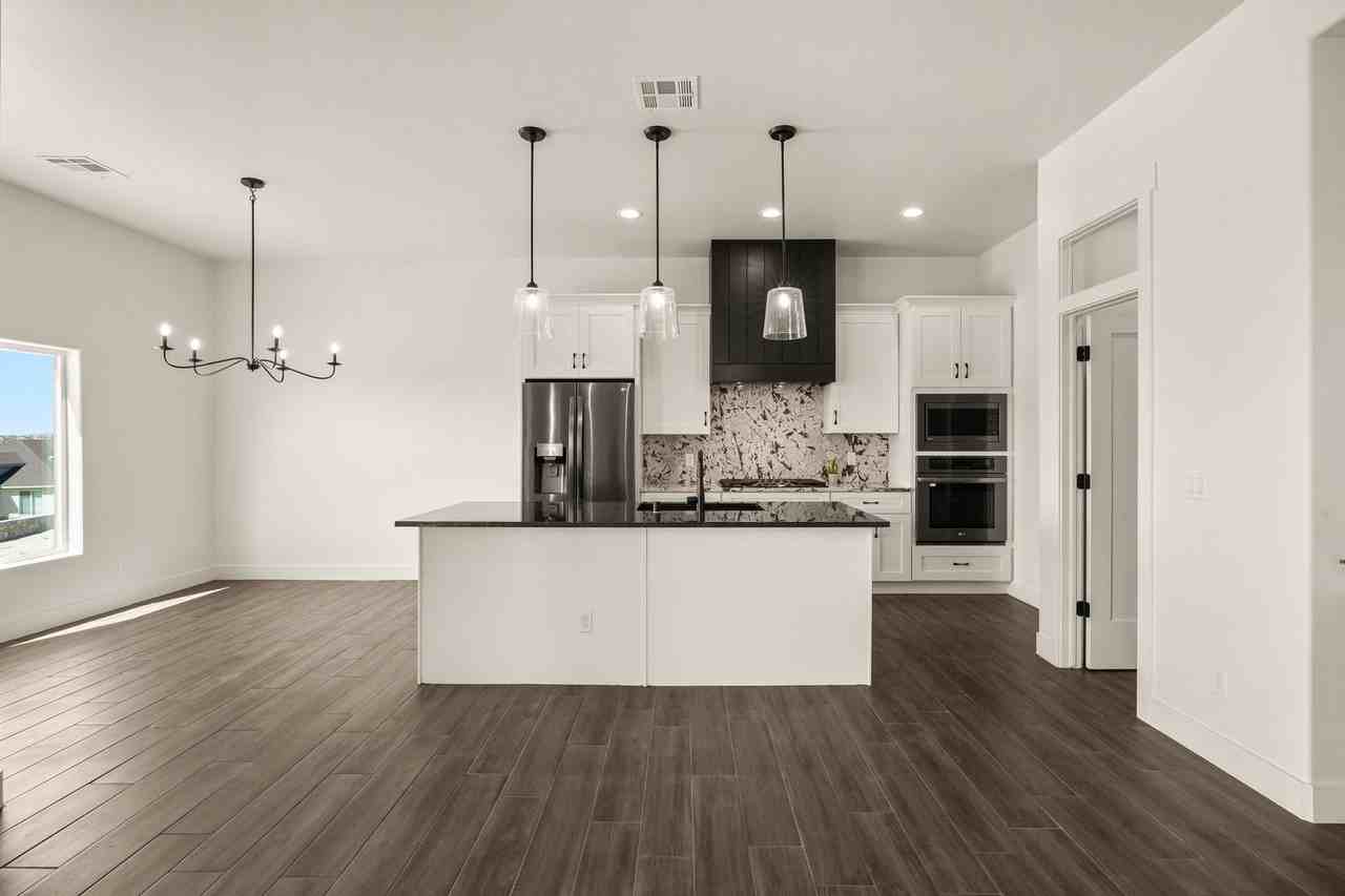 4025 Boardwalk Rd - Photo 7 of 50