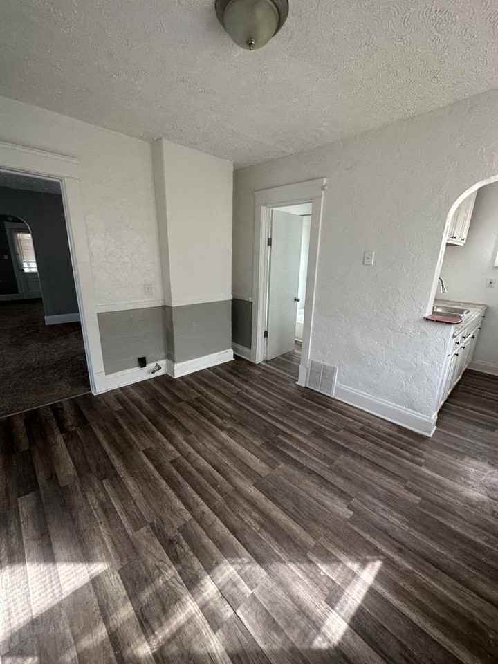 10610 Lamontier Ave - Photo 2 of 19