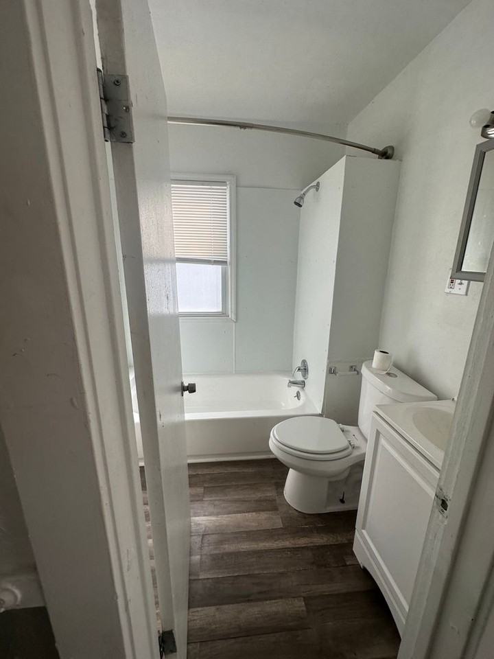 10610 Lamontier Ave #UP - Photo 7 of 10