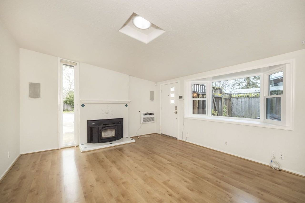 294 Laura Ln - Photo 3 of 18