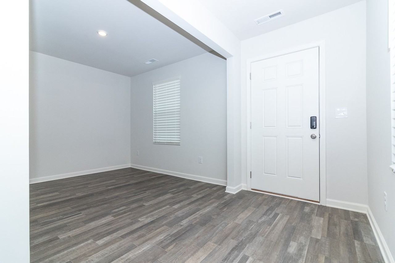 136 Elegance Way - Photo 2 of 44