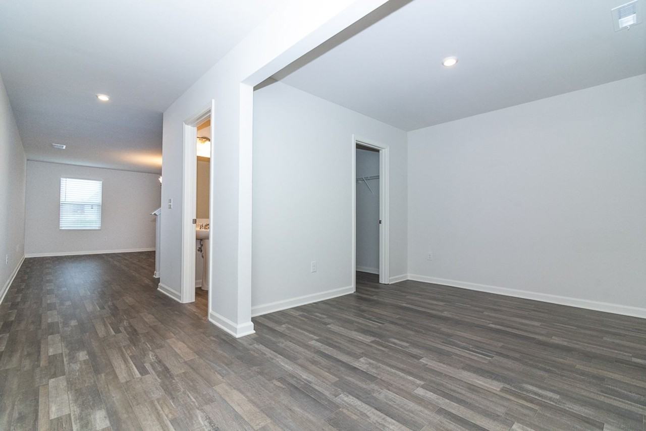 136 Elegance Way - Photo 3 of 44