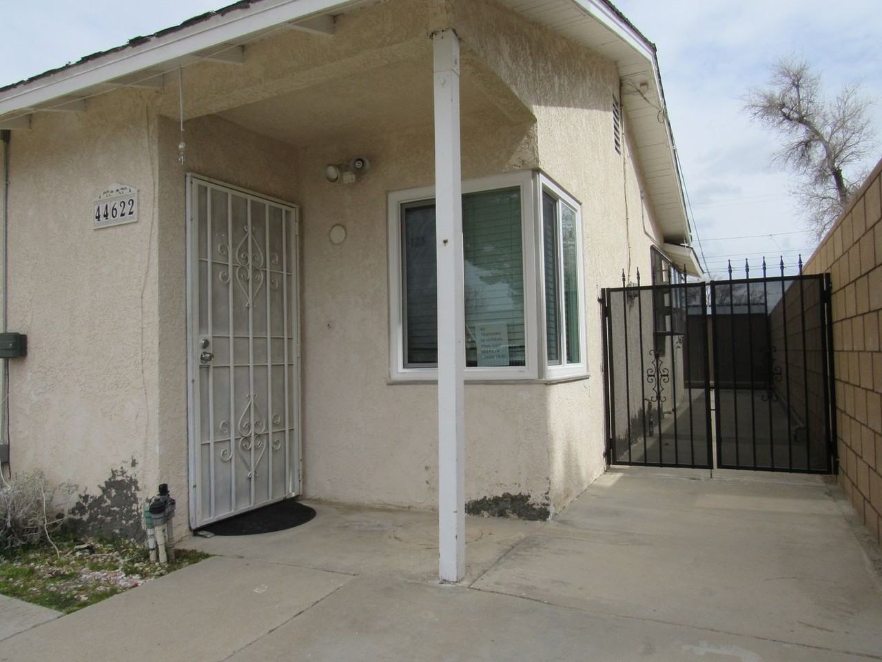44622 Date Ave - Photo 2 of 18