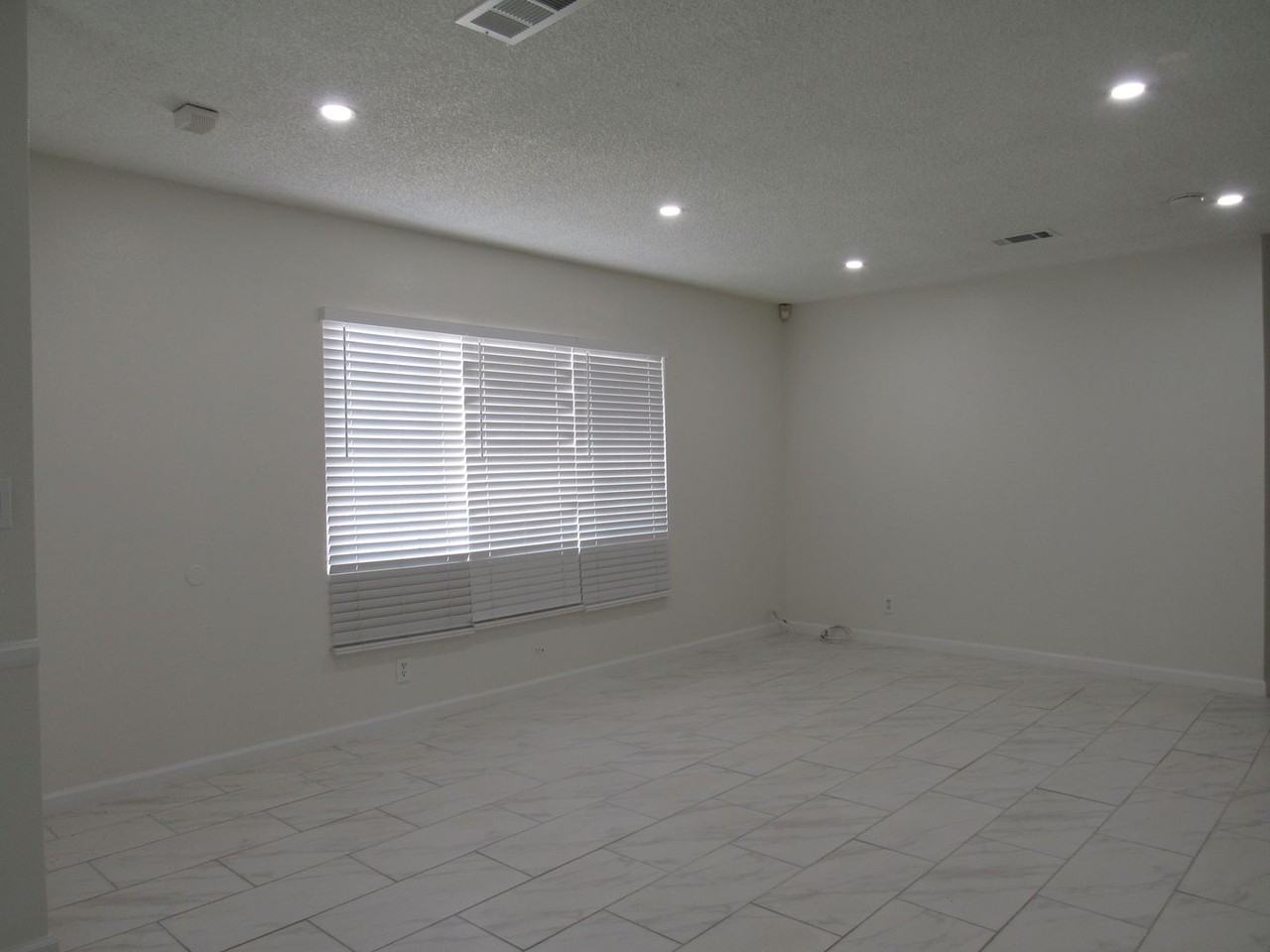44622 Date Ave - Photo 3 of 18