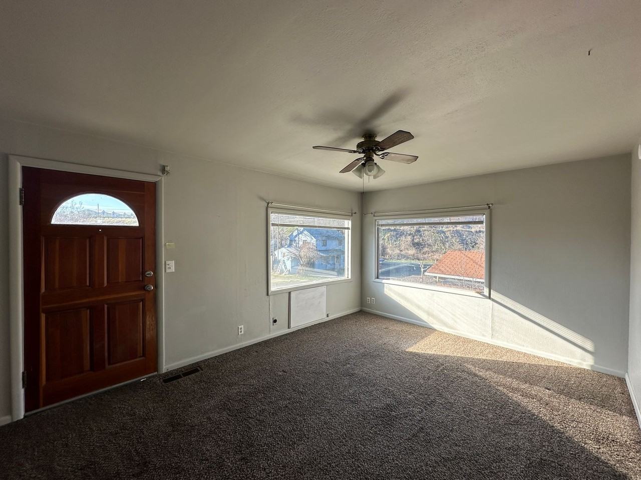 2003 Sw Isaac Ave - Photo 2 of 12