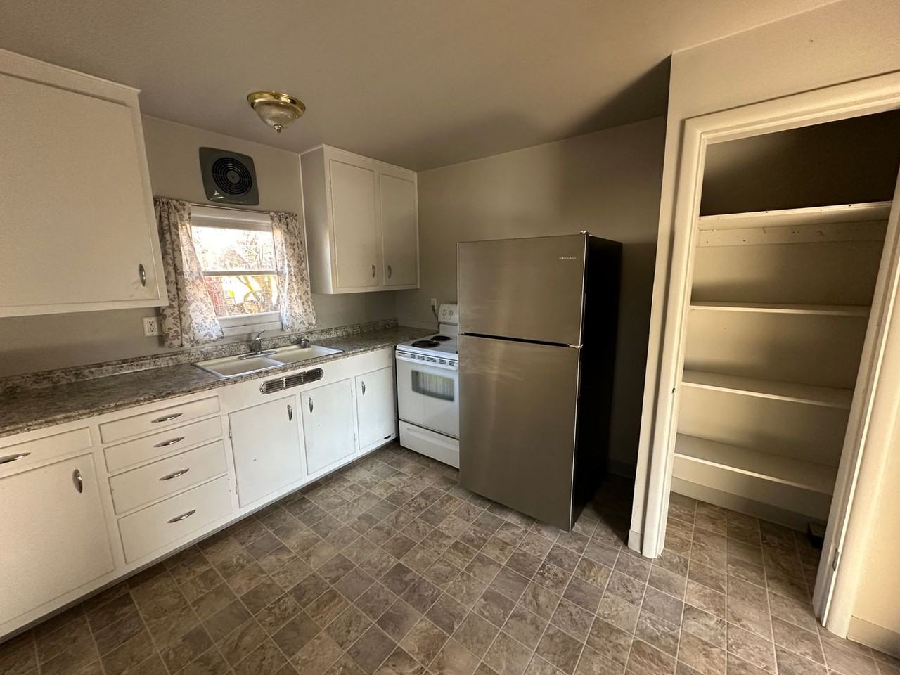 2003 Sw Isaac Ave - Photo 6 of 12