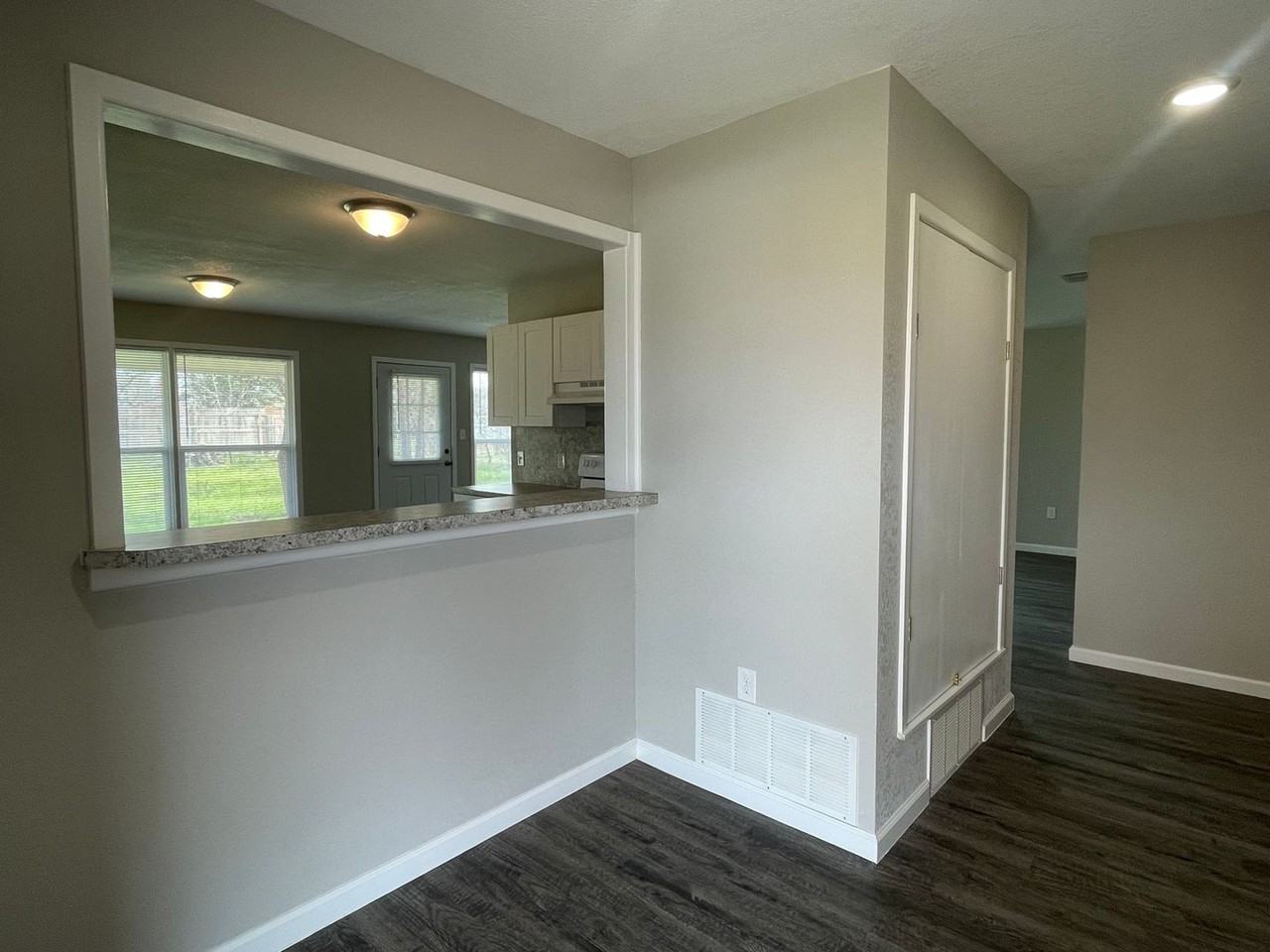 2557 Garfield Ave - Photo 2 of 26