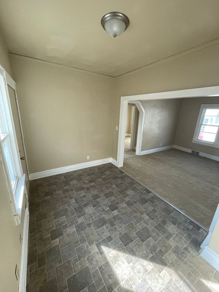 1403 Rawson Ave #1 - Photo 3 of 28