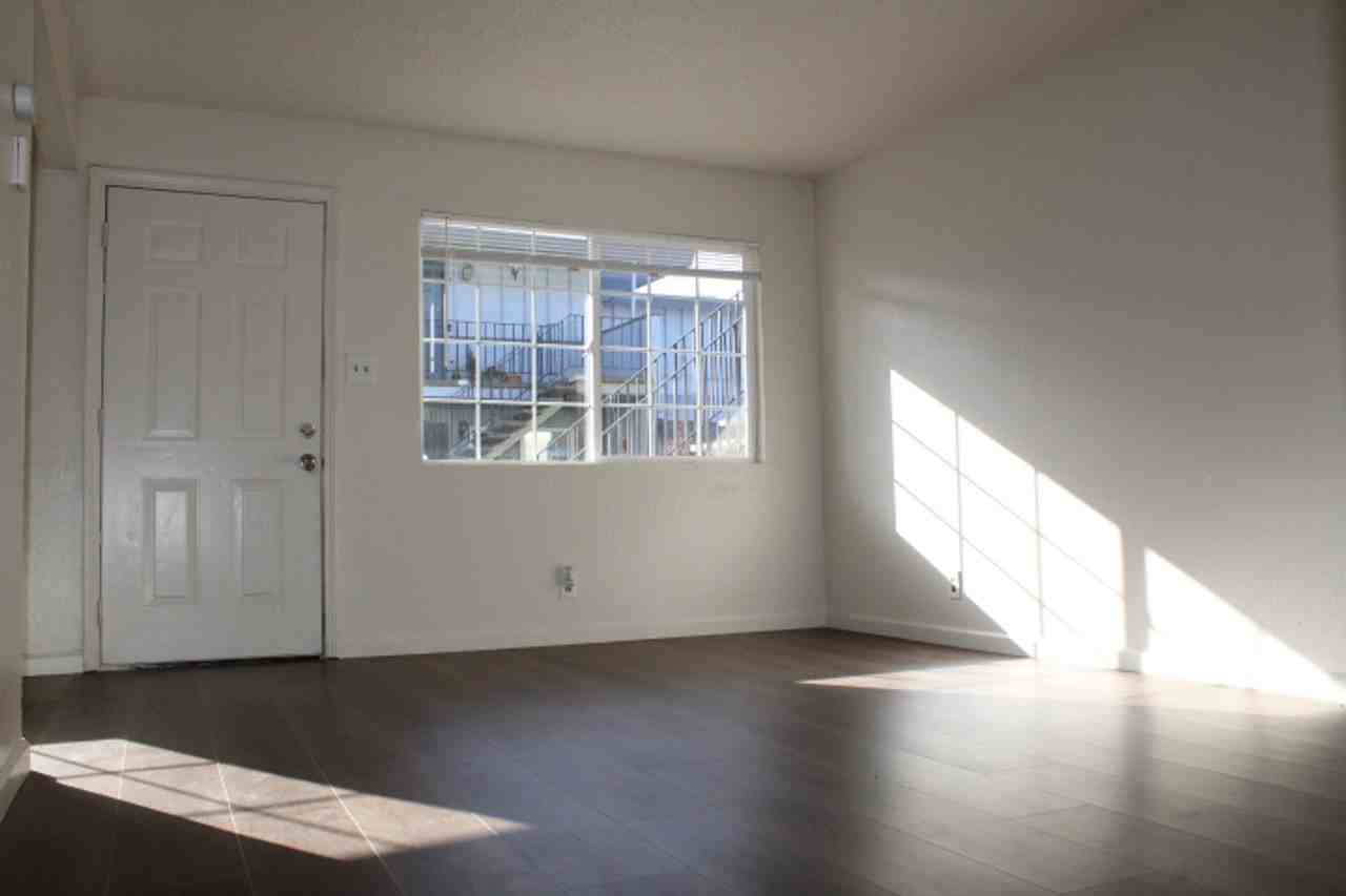 2030 Stanton Ave - Photo 3 of 15