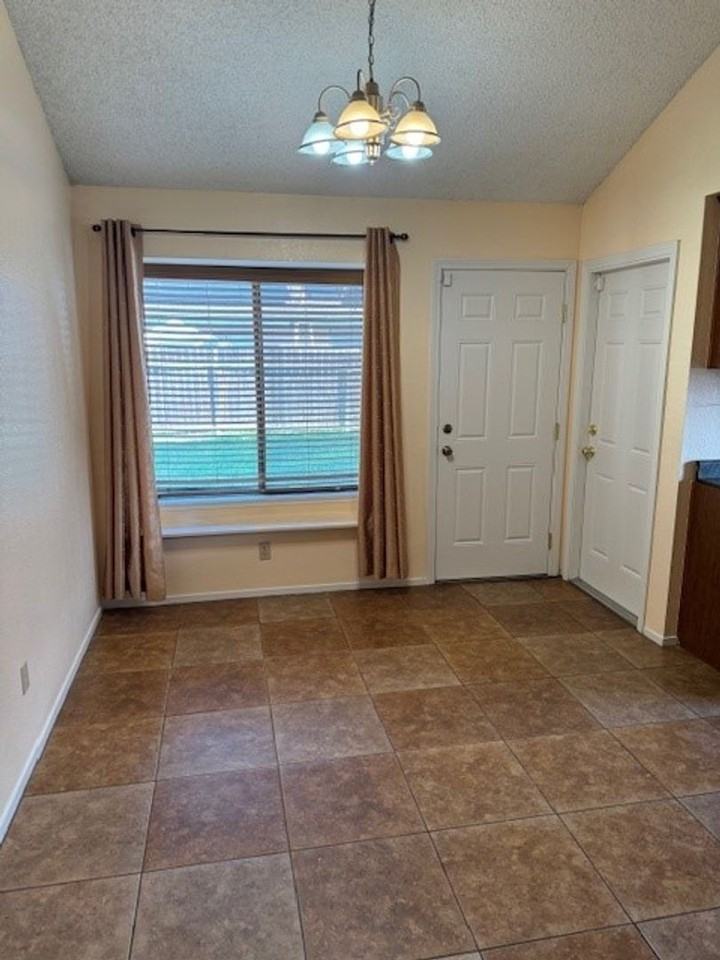 3512 Snowflake Ct - Photo 3 of 14