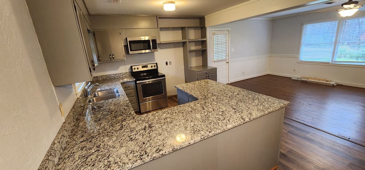 718 Lakedale Rd - Photo 4 of 40