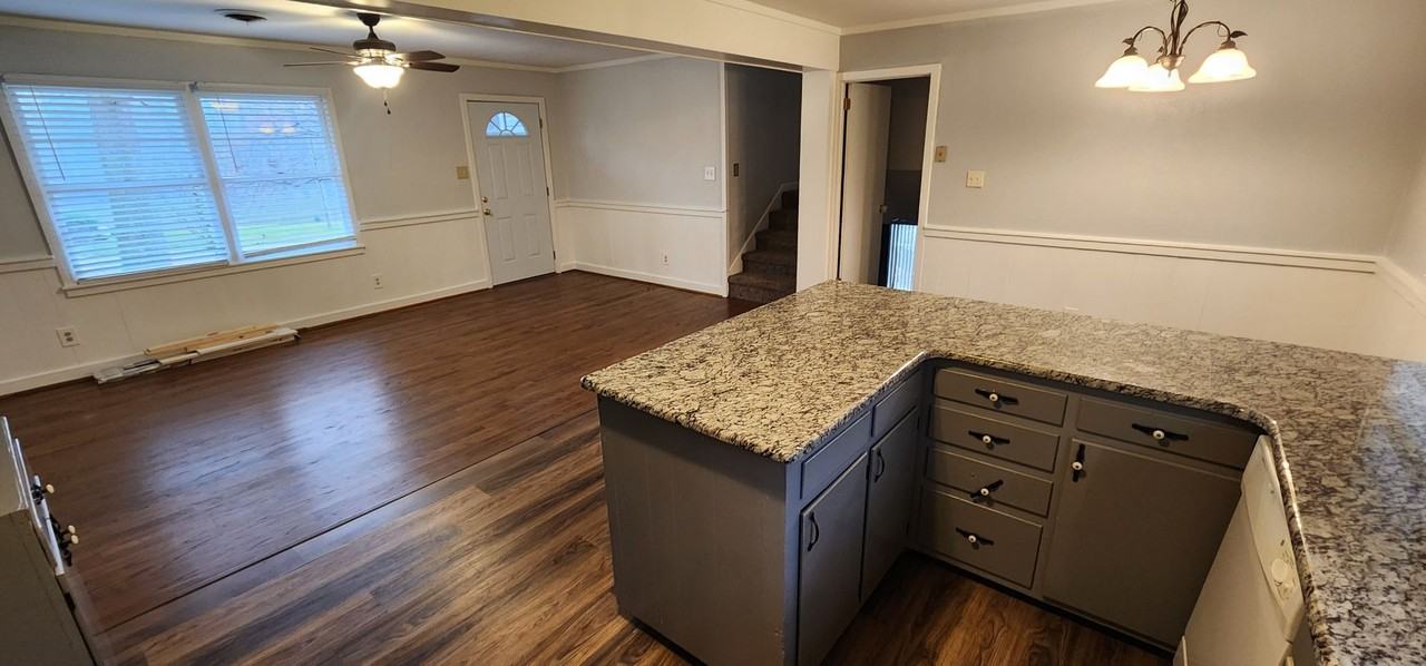 718 Lakedale Rd - Photo 7 of 40