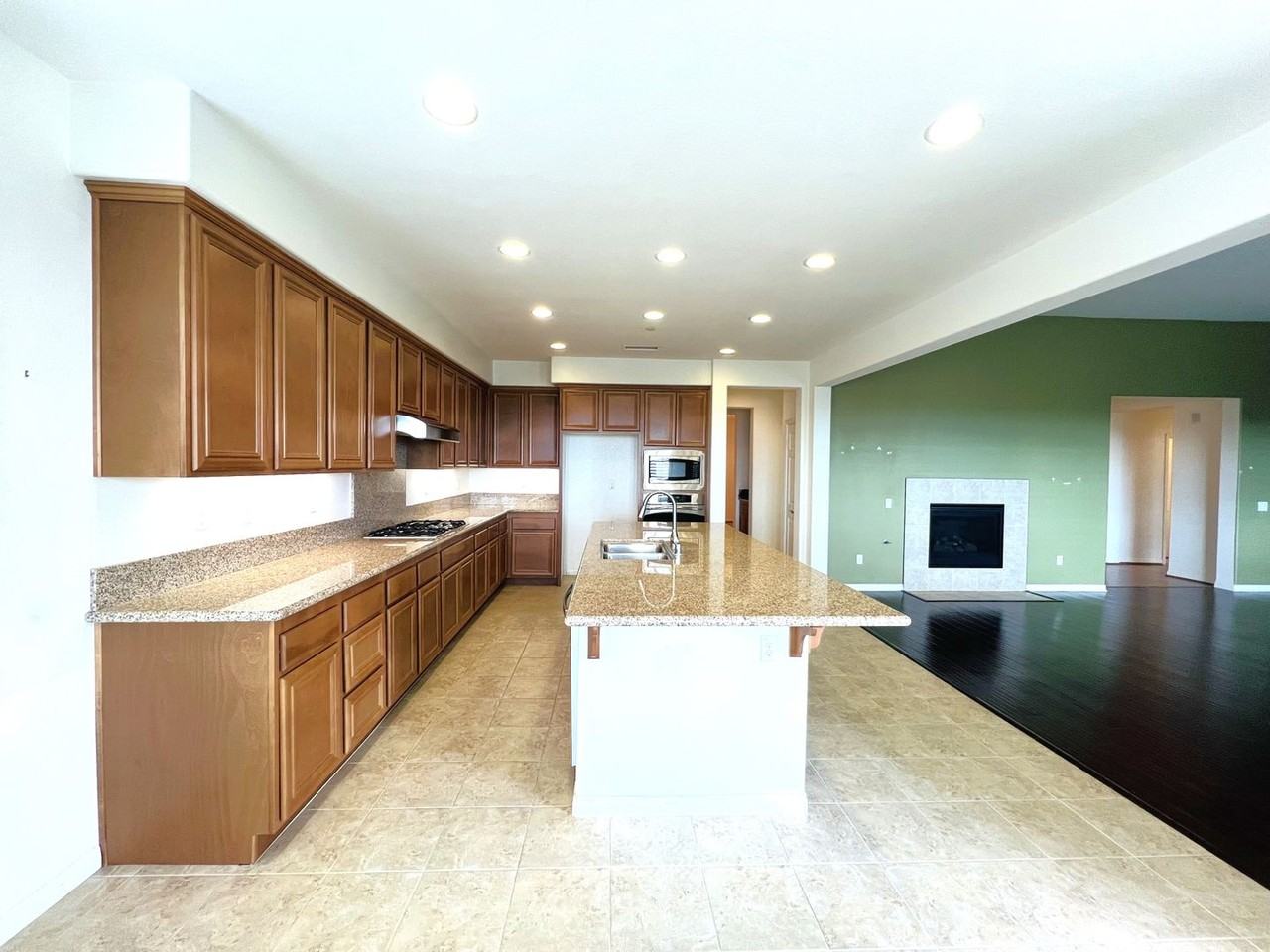 12595 Encino Ct - Photo 7 of 32