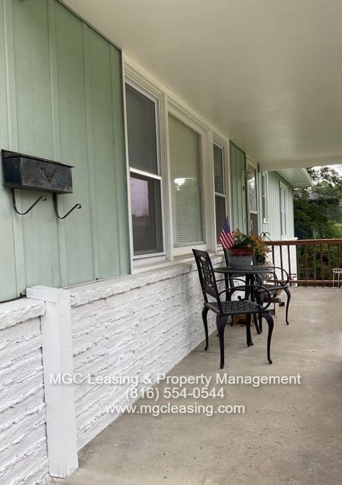 606 Se 5th St - Photo 3 of 6