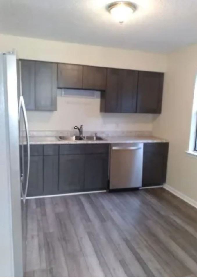 798 Madison Dr - Photo 2 of 8