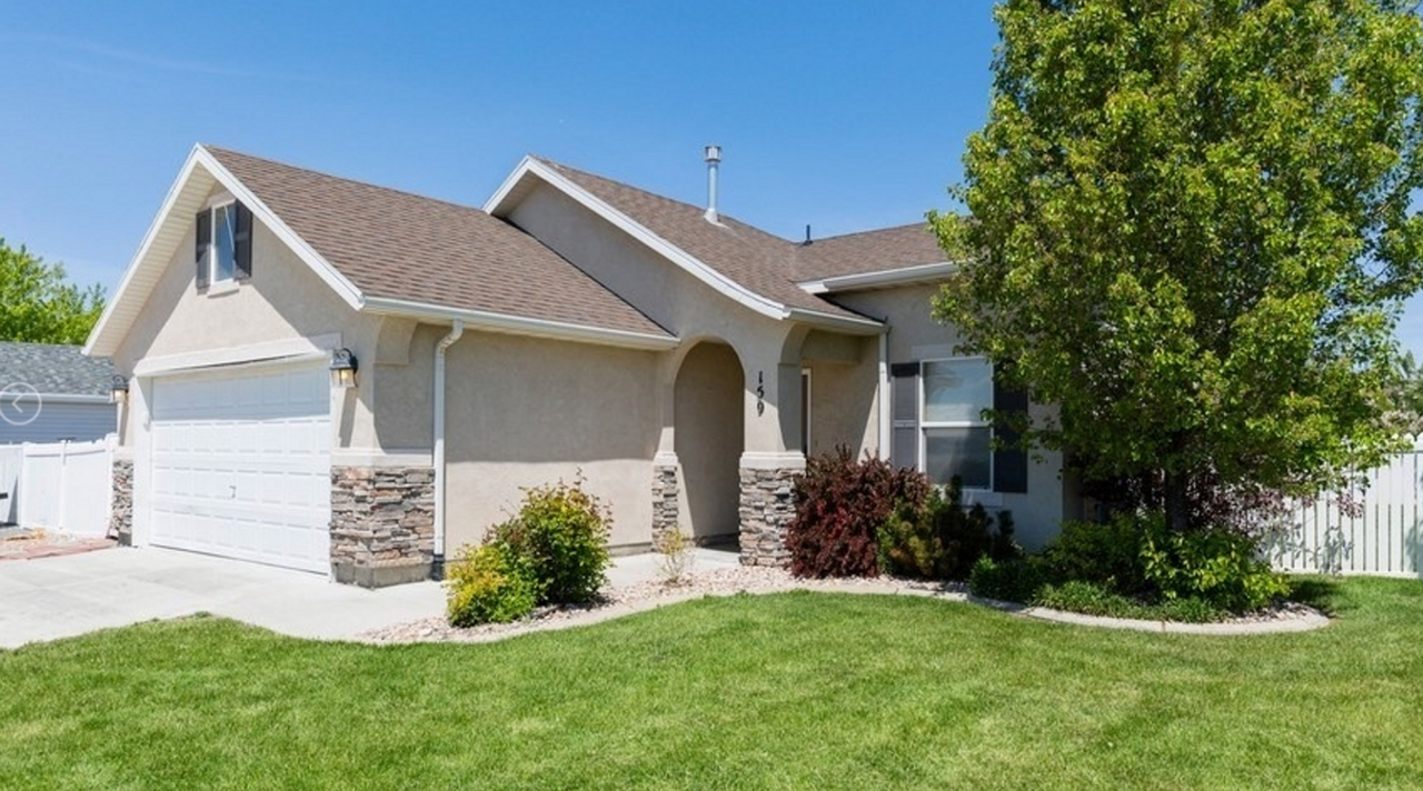 159 Interlochen Ln - Photo 2 of 9