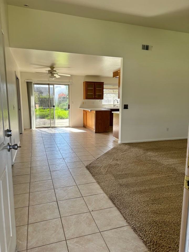 1462 Vine St - Photo 2 of 11