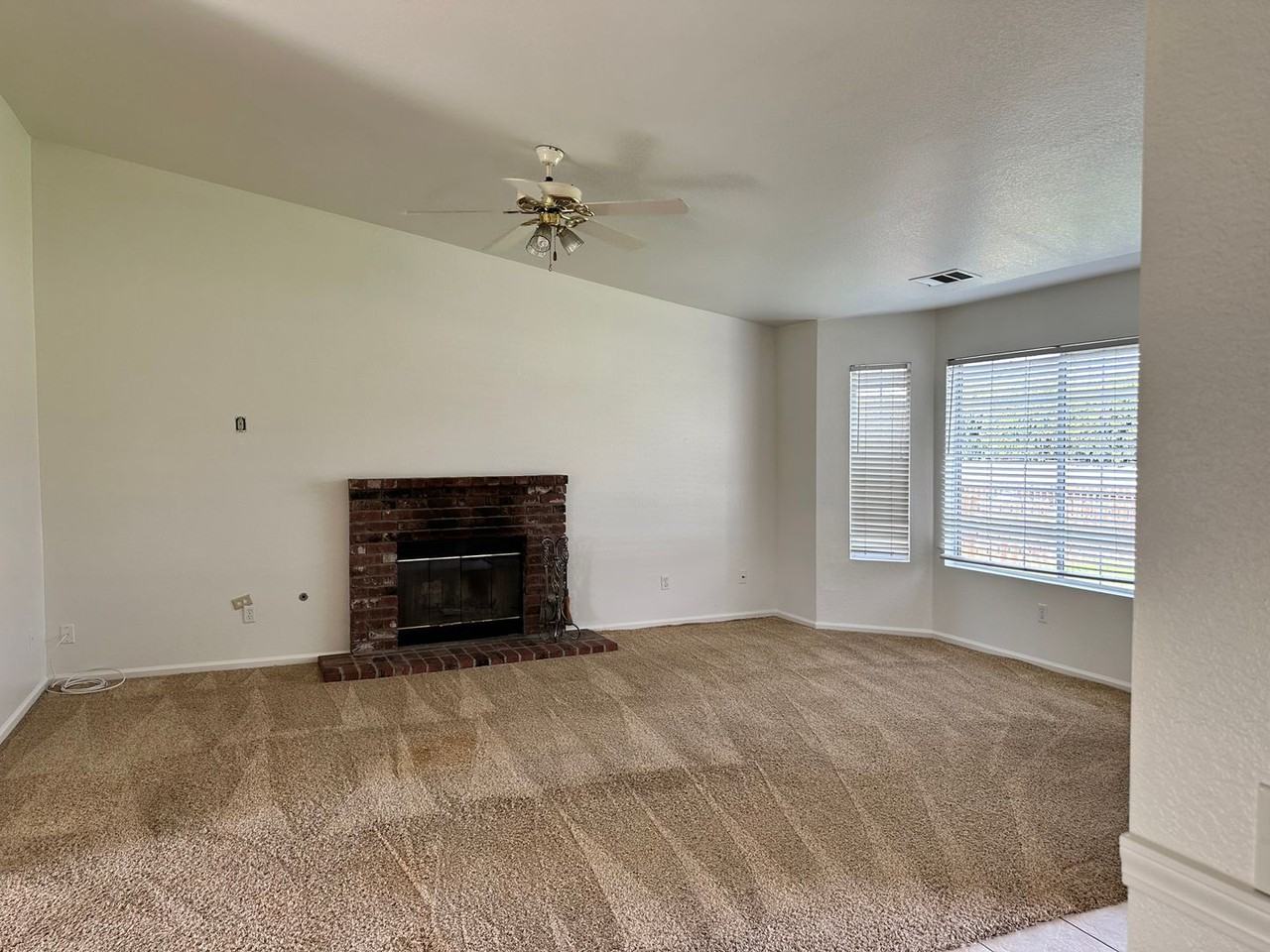 1462 Vine St - Photo 3 of 11