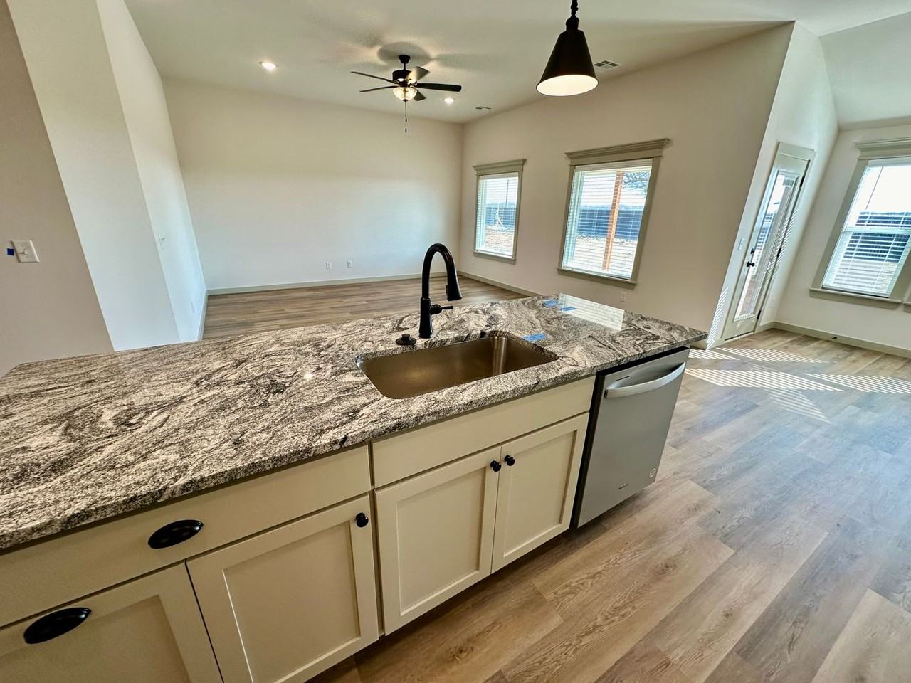 13507 13507 S. 95th Ave. E. - Photo 4 of 25