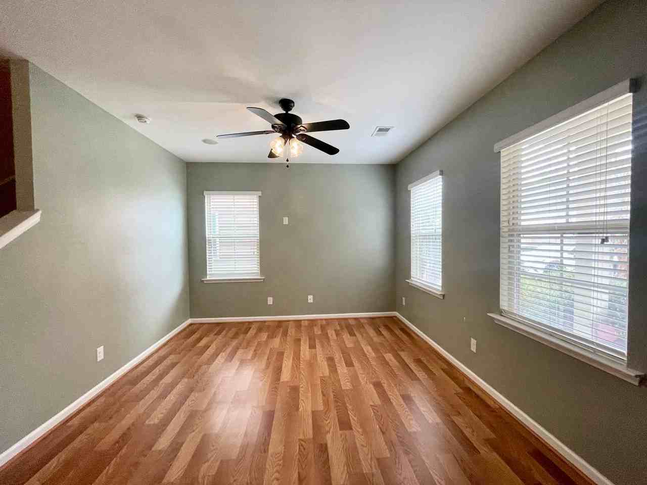 1021 Drake St - Photo 2 of 11