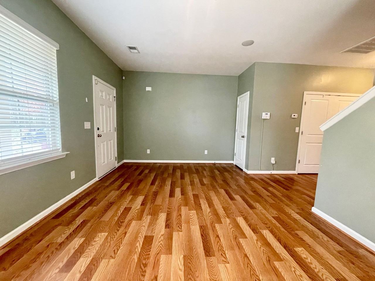 1021 Drake St - Photo 3 of 11