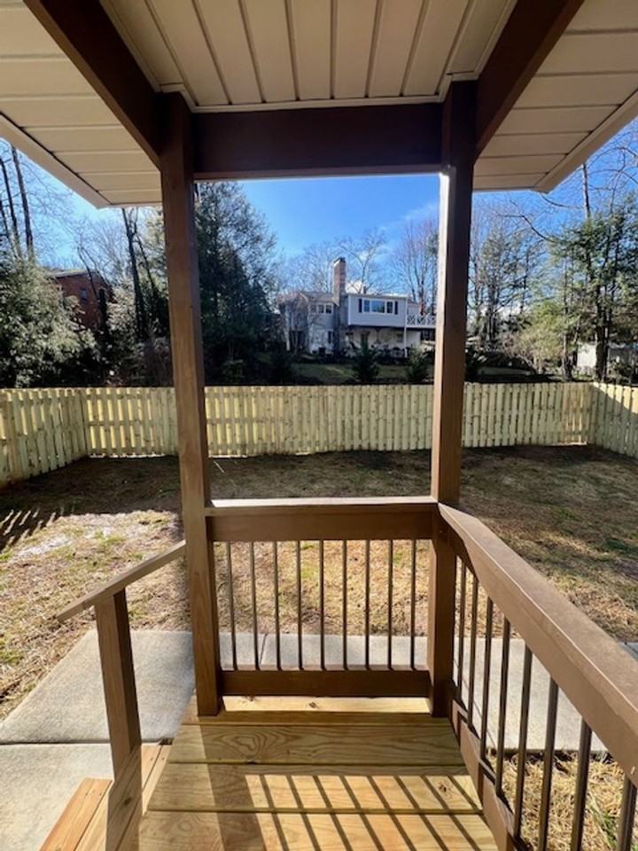 212 N Park Ln - Photo 4 of 16