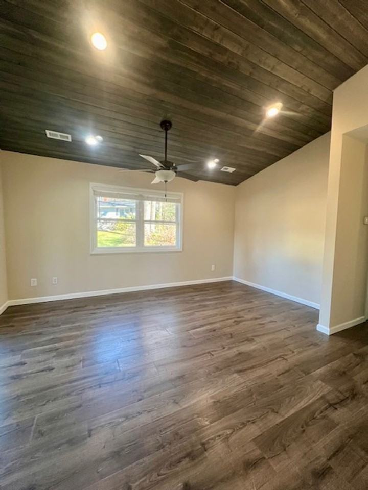 212 N Park Ln - Photo 7 of 16