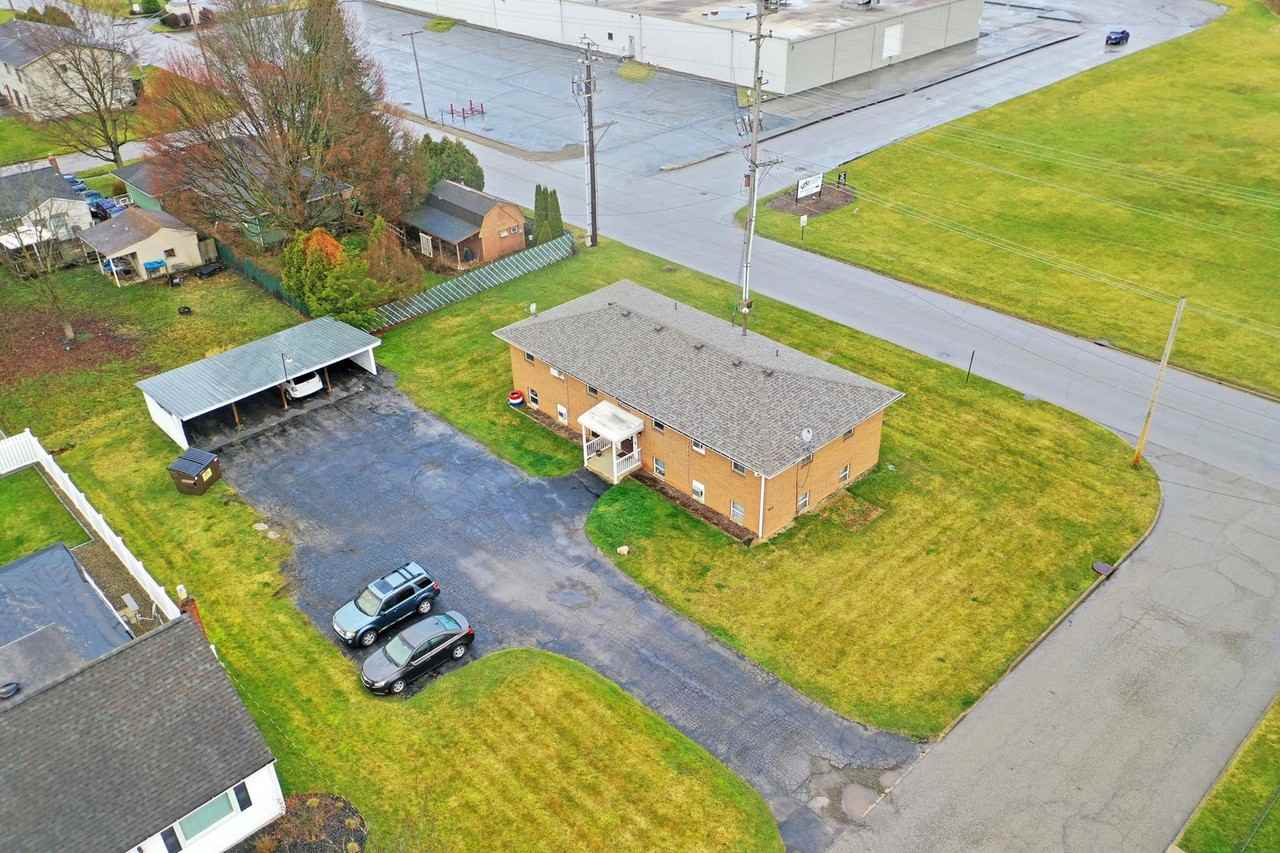 560 Gladys St - Photo 3 of 33