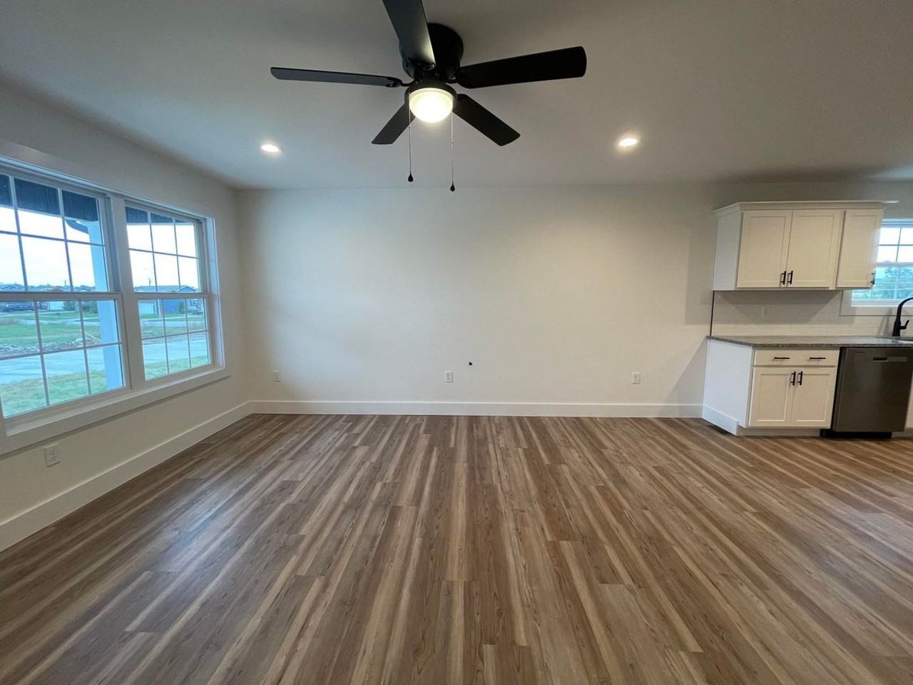 213/215 Wyldwood - Photo 2 of 16