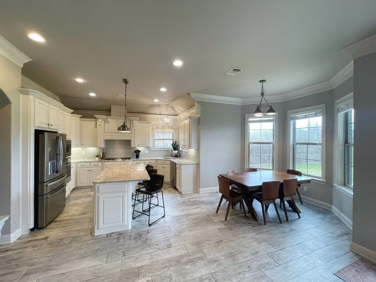 676 Dumaine Dr - Photo 7 of 26