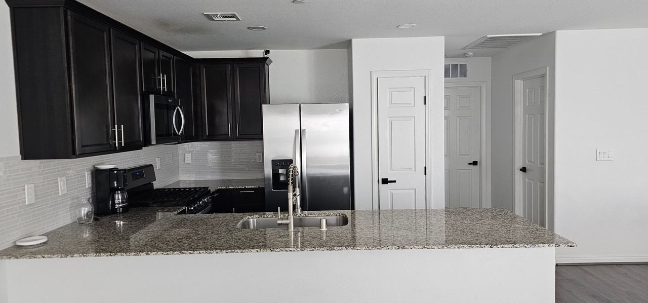 5213 Dubris Dr - Photo 3 of 16