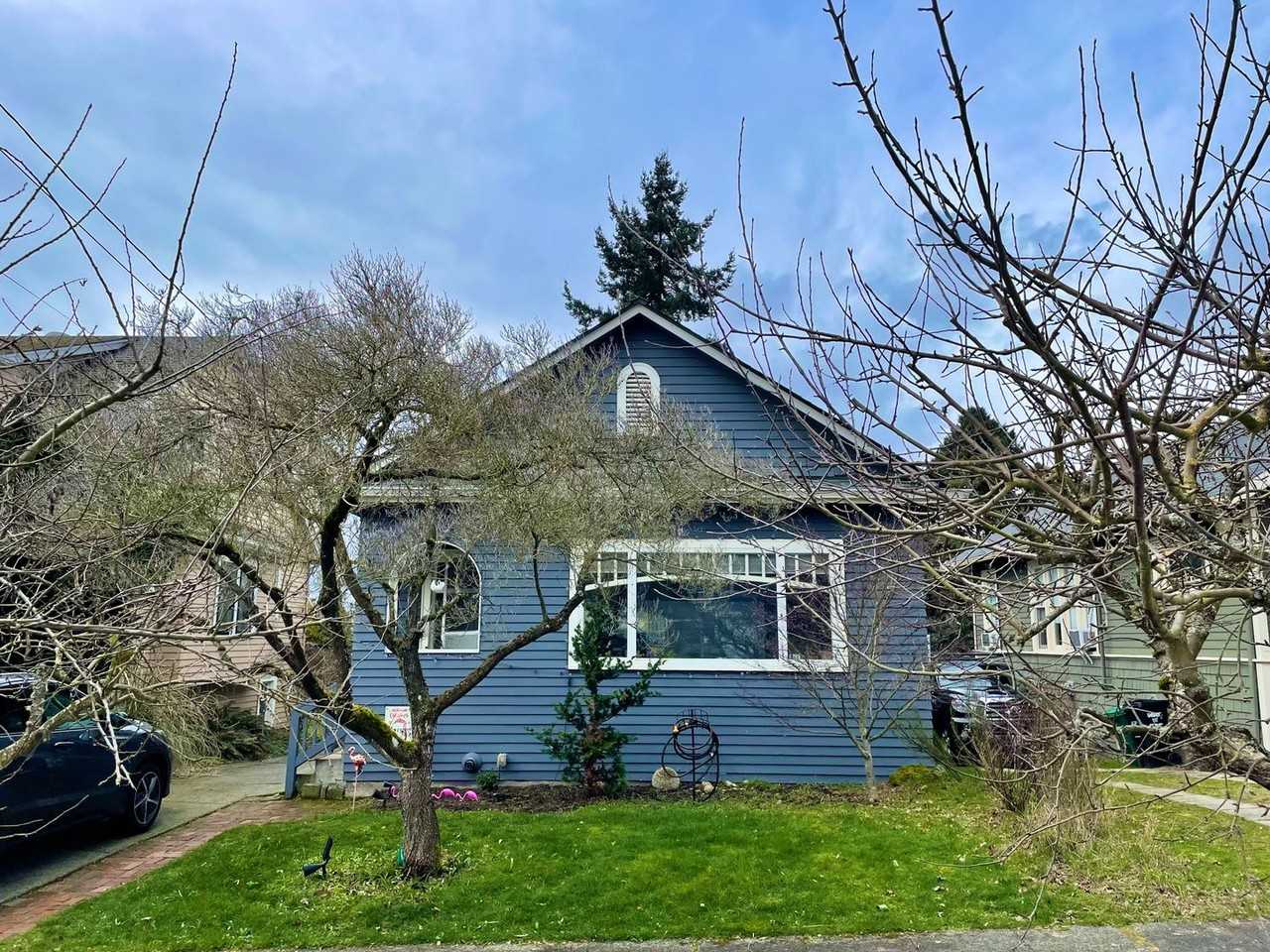 6039 30th Ave Ne - Photo 2 of 27