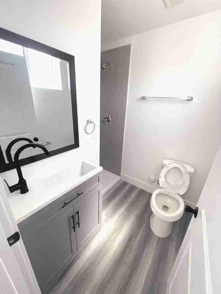 Sung YK 1426 W 38th St - Photo 3 of 6