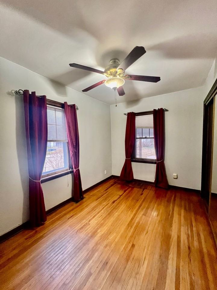 844 Marie Ave - Photo 2 of 9