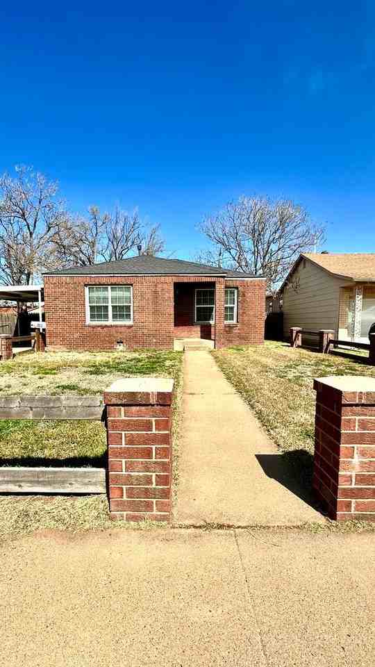 2810 35th St - Photo 2 of 10