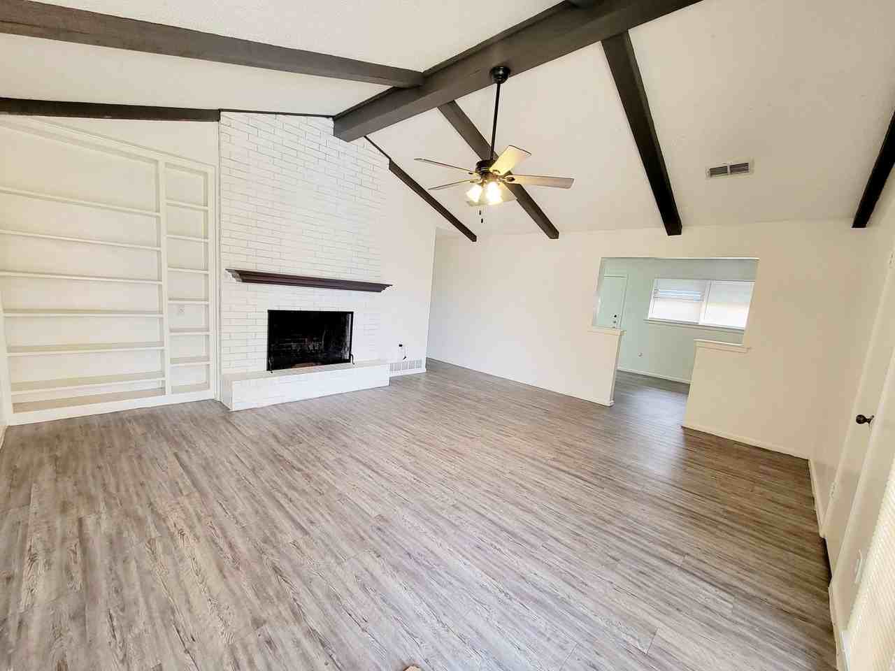 AB 5439 40th Street - Photo 2 of 10