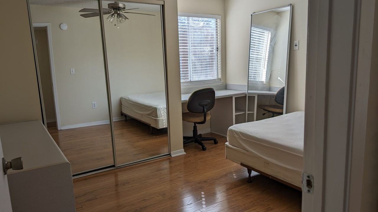 University Commons J337 - Photo 3 of 6