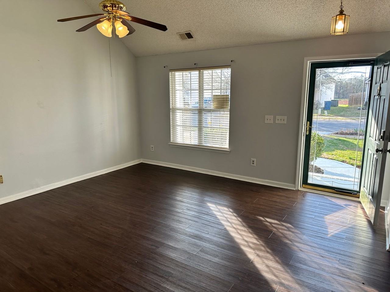 3534 Joel Turner Dr - Photo 2 of 9