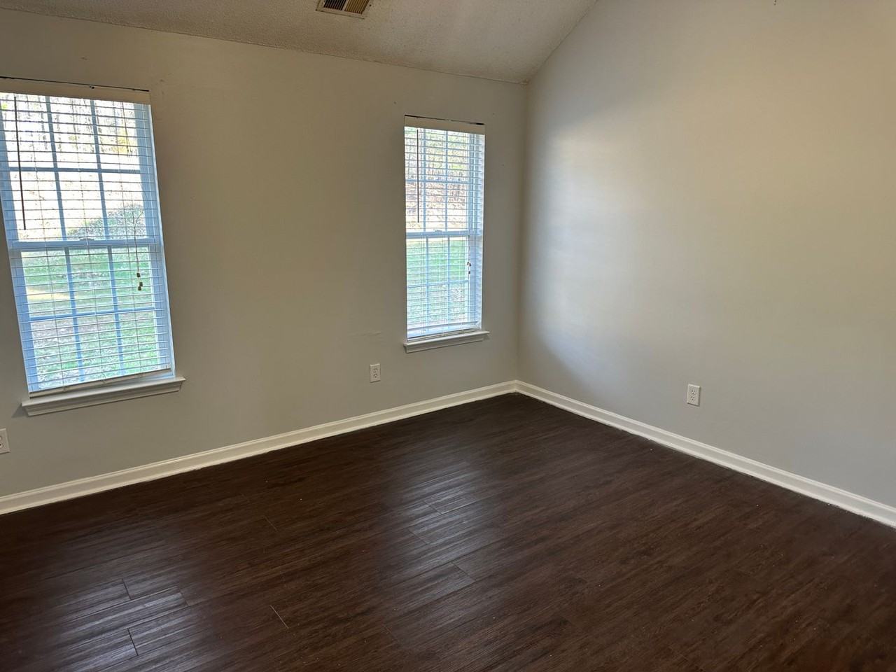 3534 Joel Turner Dr - Photo 3 of 9