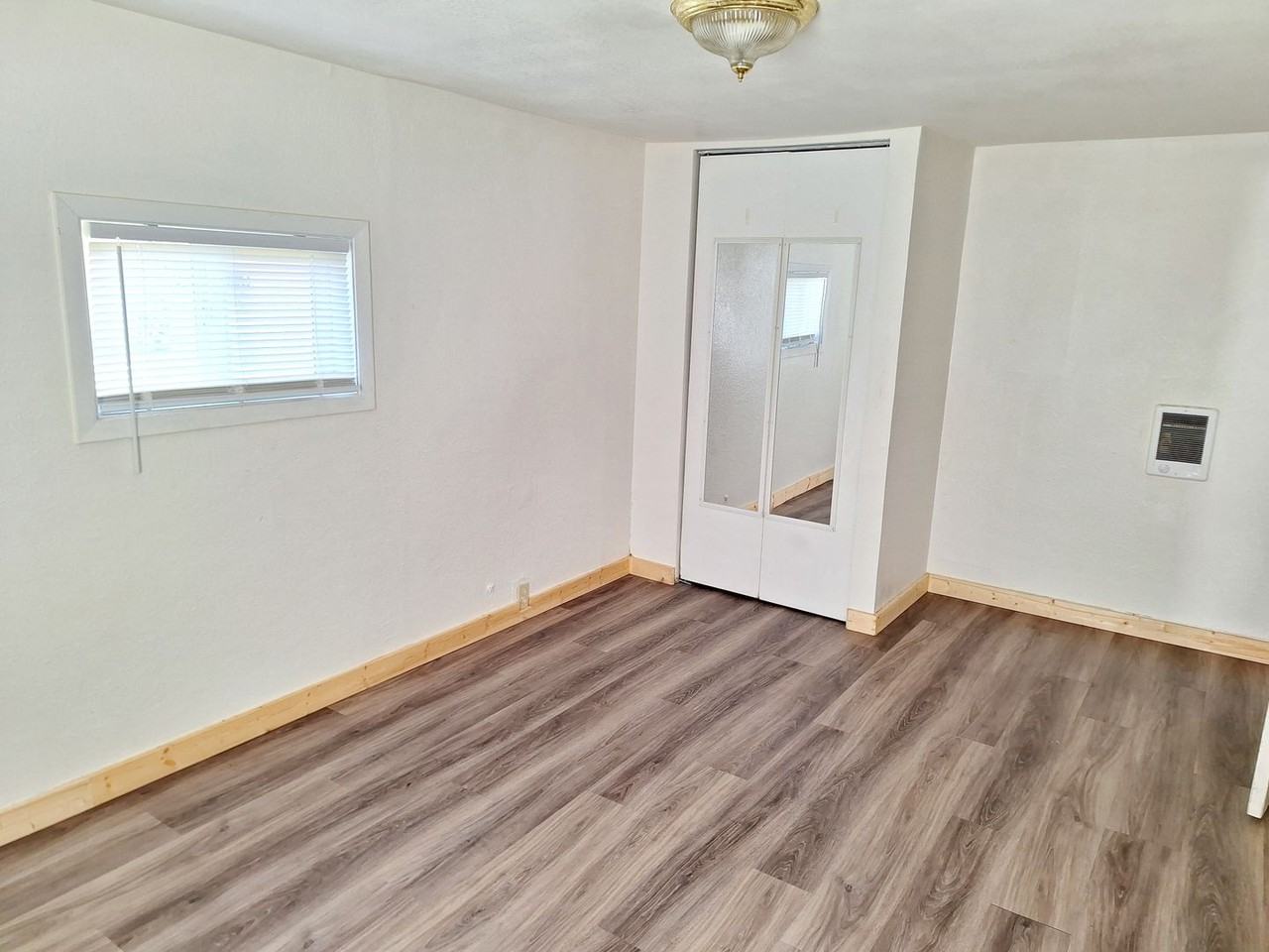 409 Ne 37th St - Photo 7 of 9