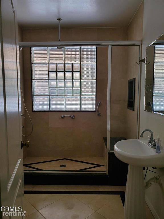 1431 Oneonta Knl - Photo 3 of 10