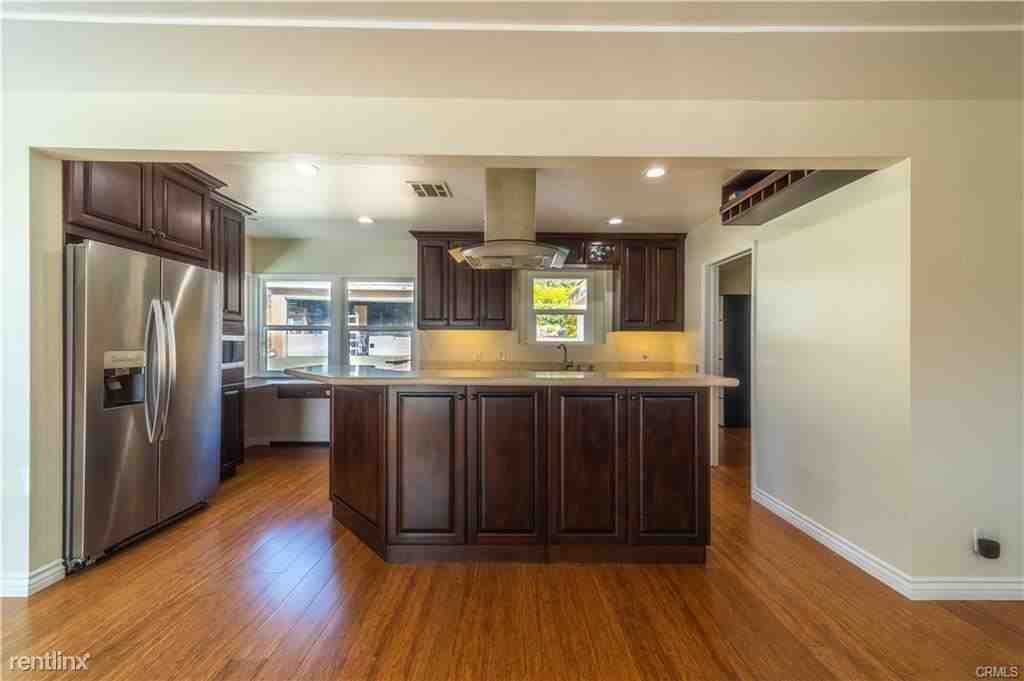 3341 Thelma St - Photo 2 of 10