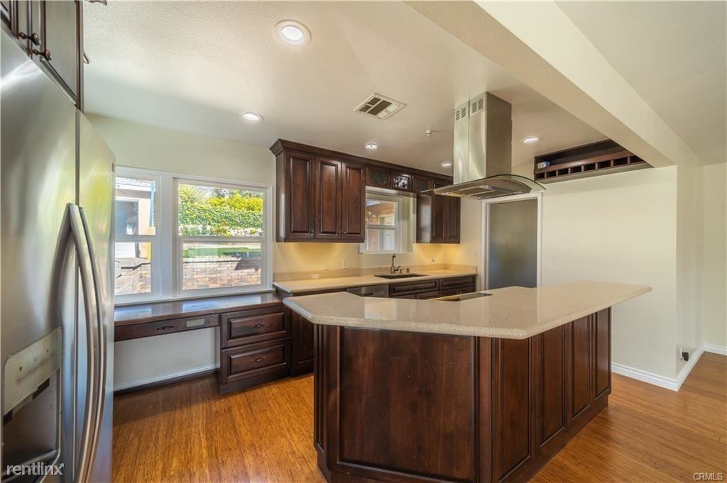 3341 Thelma St - Photo 3 of 10