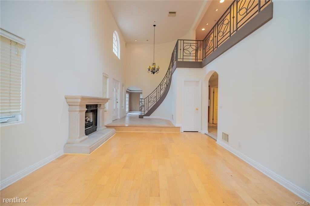 1735 Grandview Ave - Photo 2 of 14