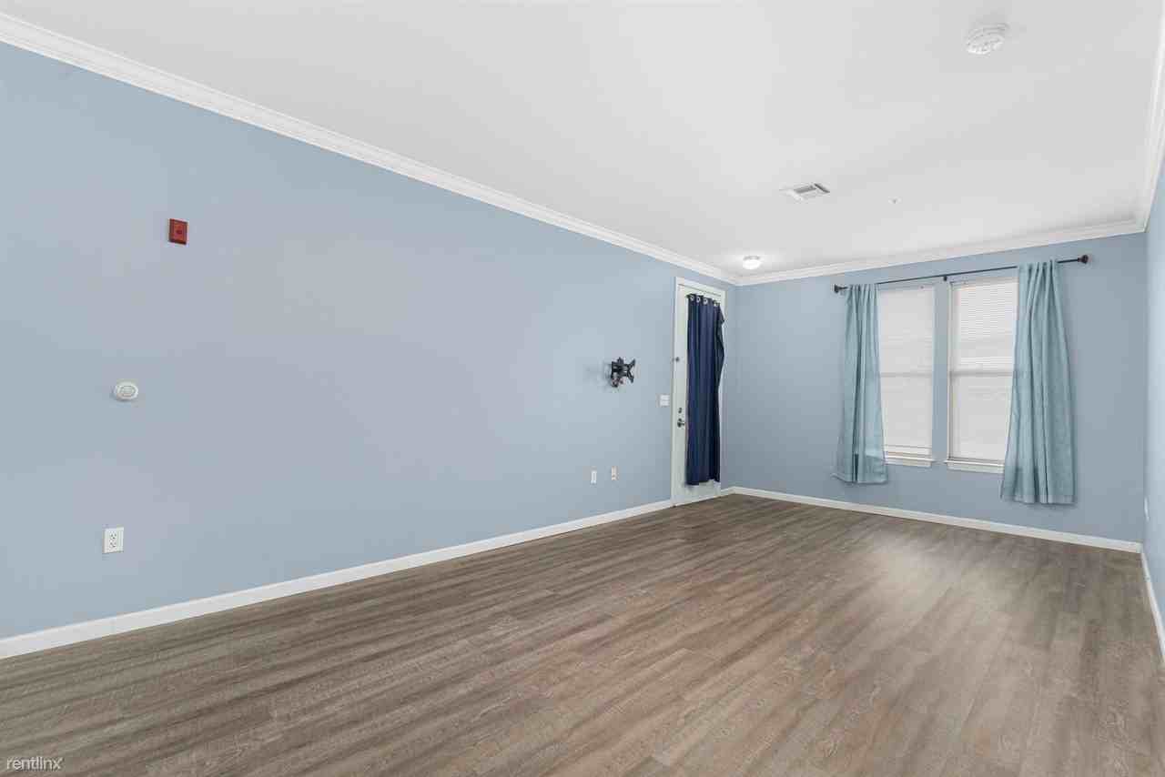 1000 Providence Pl - Photo 3 of 16