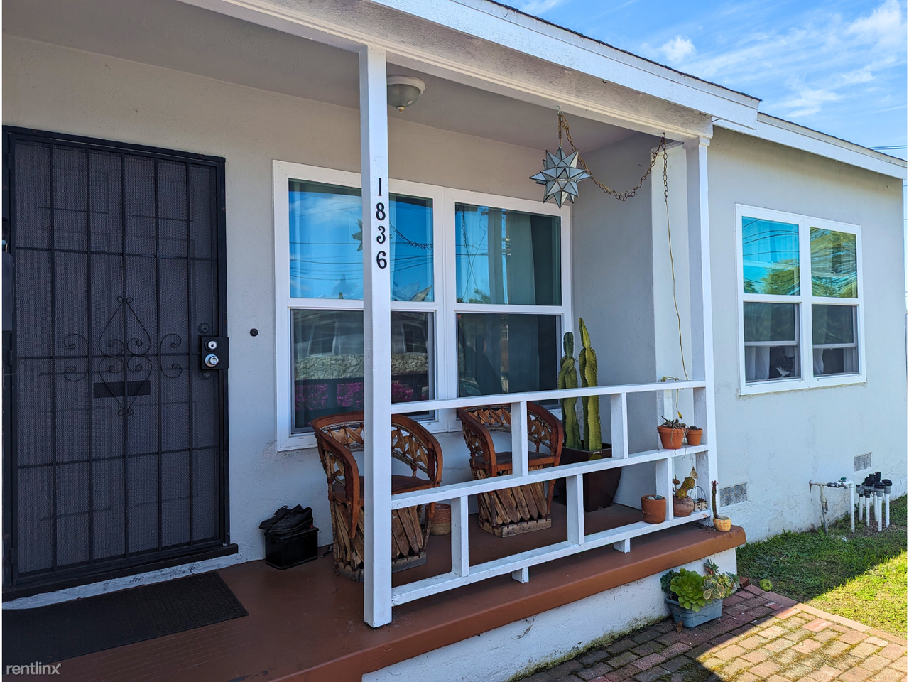 1836 Colonial Ave - Photo 3 of 11